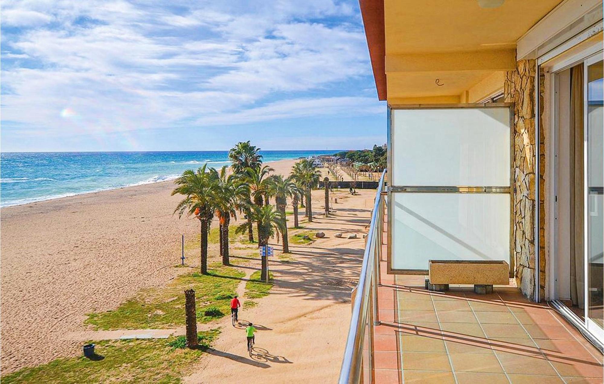 Awesome Apartment In Santa Susanna With Kitchen Exterior foto